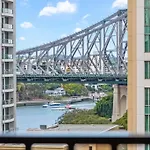 Modern Style 1Bed 1Bath Balcony Pool Cbd