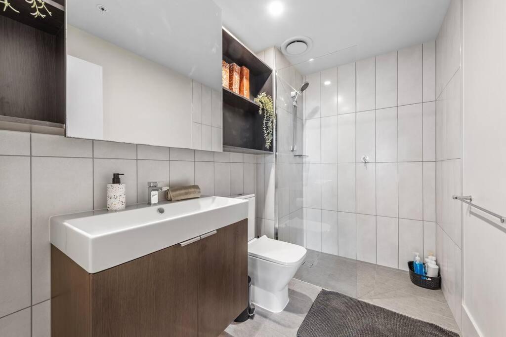 Apartment Modern Style 1bed 1bath Balcony Pool Cbd Brisbane