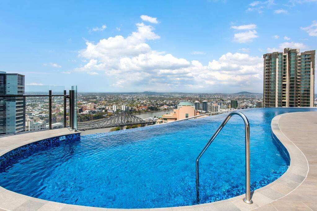 Modern Style 1bed 1bath Balcony Pool Cbd *